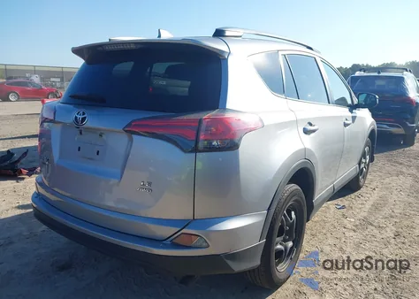 2017 Toyota Rav4 Le z USA, uszkodzony, nr VIN 2T3BFREV8HW549792